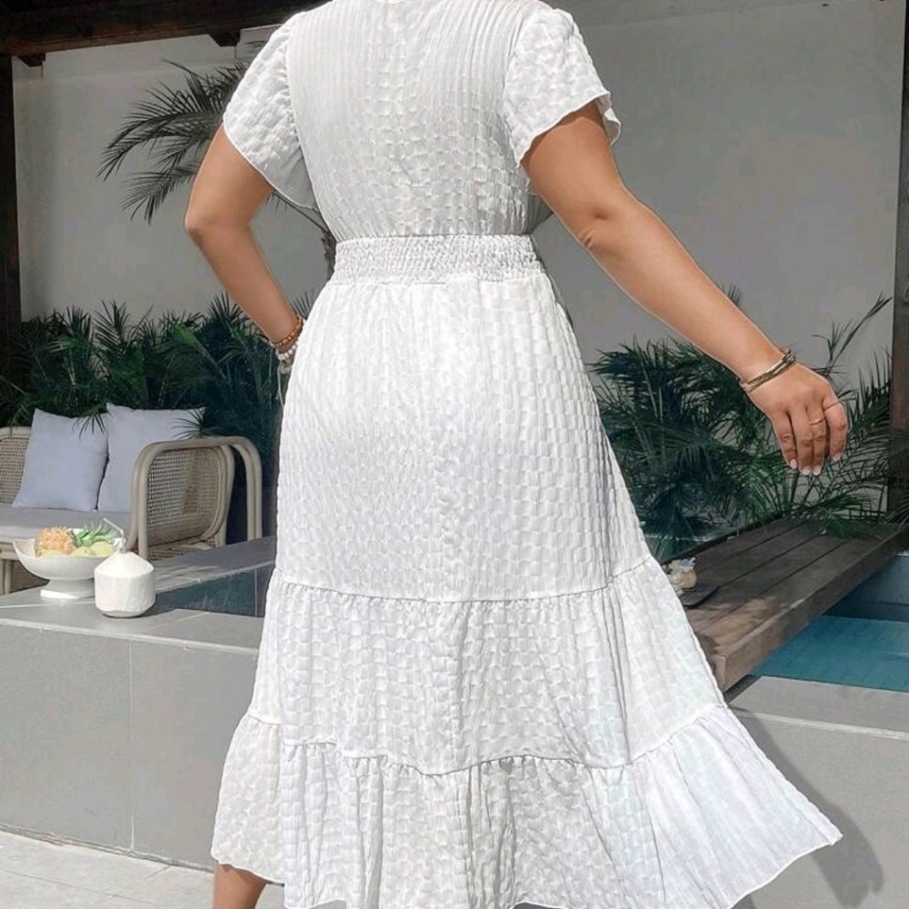 16(2XL) Plus Size Women's White Waist Gathered V-Neck Ruffled Dress - Picture 2 of 3
